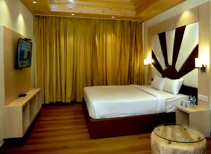 The-Jungle-Mountain-Retreat-Hotel-in-Kufri-Shimla-Standard-Room-Image.webp