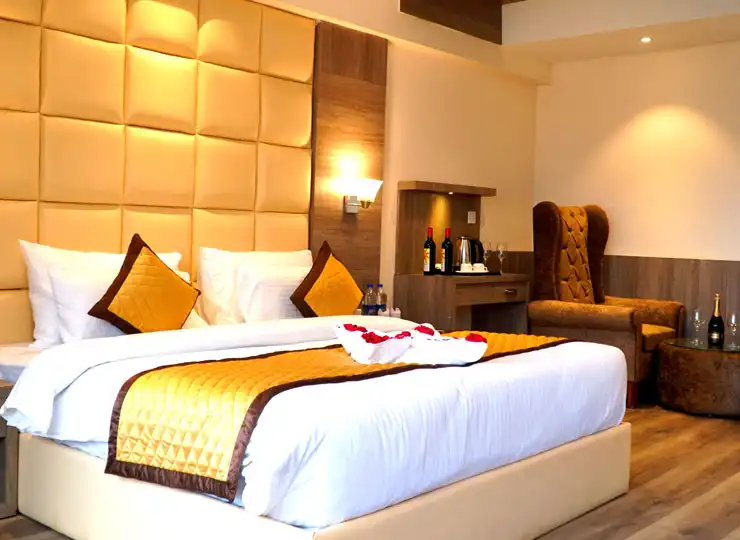 The-Jungle-Mountain-Retreat-Hotel-in-Kufri-Shimla-Premium-Room-Image.webp